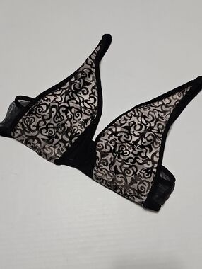 Victoria's Secret Black Lace Scroll Triangle Bralette Size L